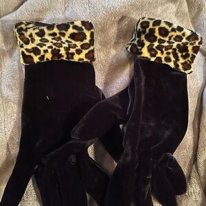 Leopard Trim Black Velvet Gloves